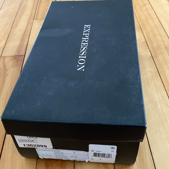 Expression Layla - Picture 4 of 4